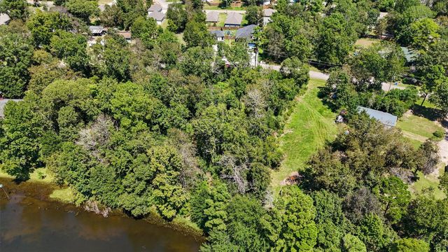 3816 Sam Houston, Willis, TX 77378