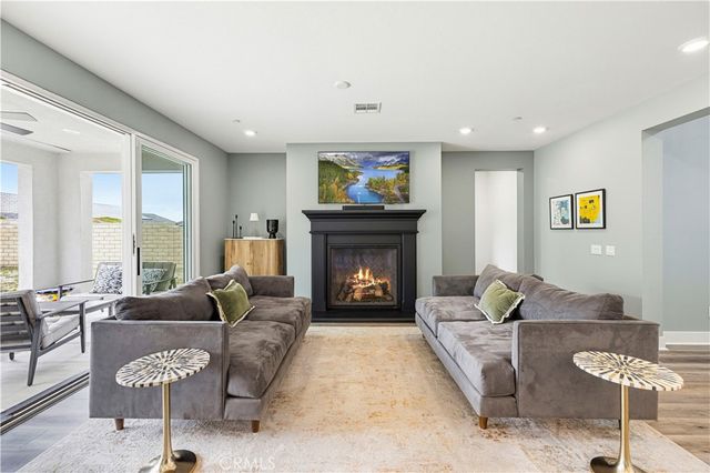30012 Chestnut Lane, Castaic, CA 91384