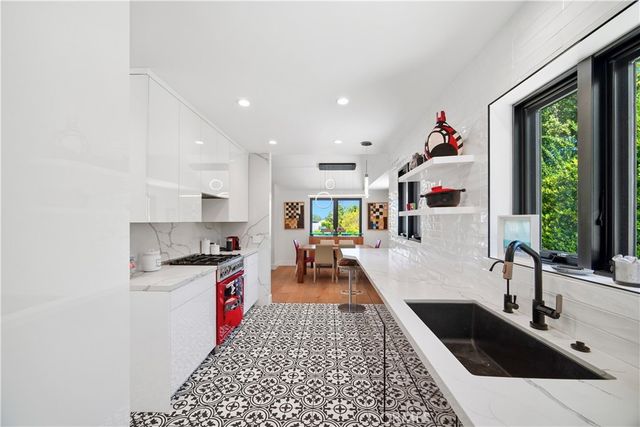 13646 Valley Vista, Sherman Oaks, CA 91423