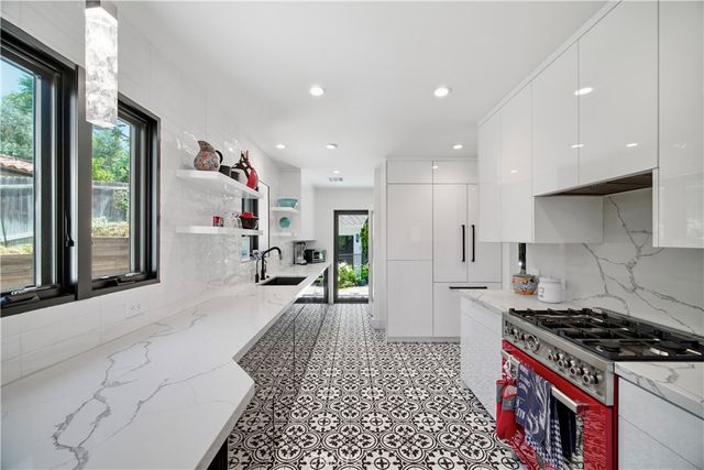 13646 Valley Vista, Sherman Oaks, CA 91423