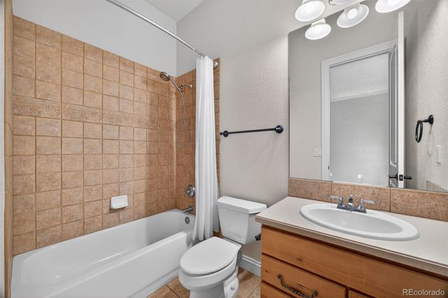 5769 Daniels Gate Place, Castle Pines, CO 80108