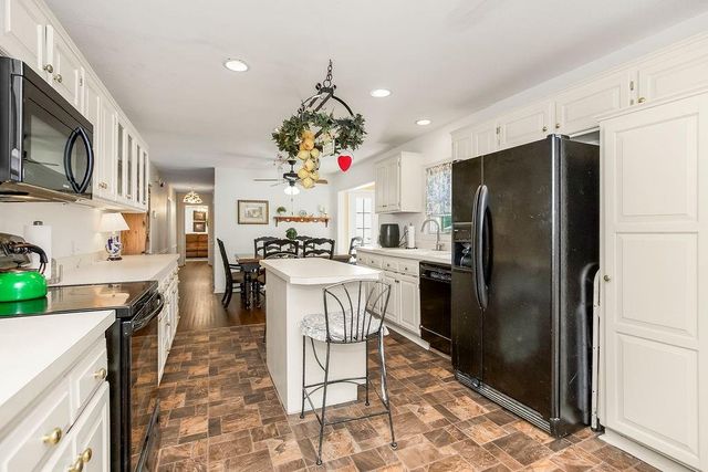 5327 W 60th Terrace, Mission, KS 66205