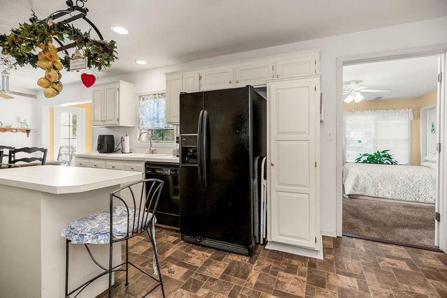 5327 W 60th Terrace, Mission, KS 66205