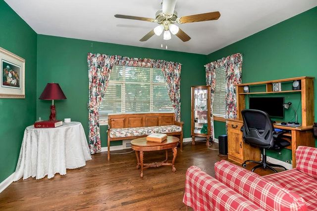 5327 W 60th Terrace, Mission, KS 66205