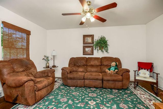 5327 W 60th Terrace, Mission, KS 66205