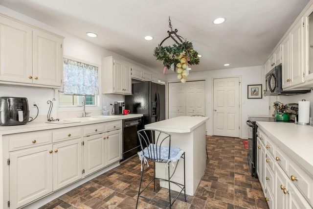 5327 W 60th Terrace, Mission, KS 66205