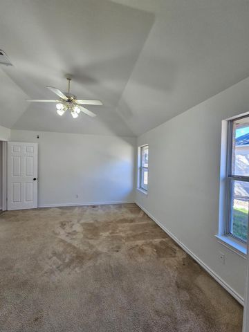 1507 Century Oaks DR, Lockhart, TX 78644