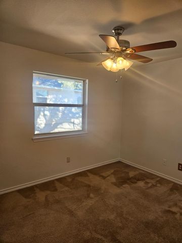 1507 Century Oaks DR, Lockhart, TX 78644