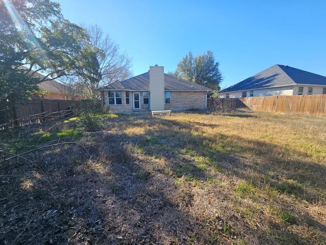 1507 Century Oaks DR, Lockhart, TX 78644