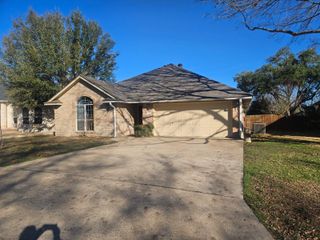 1507 Century Oaks DR, Lockhart, TX 78644