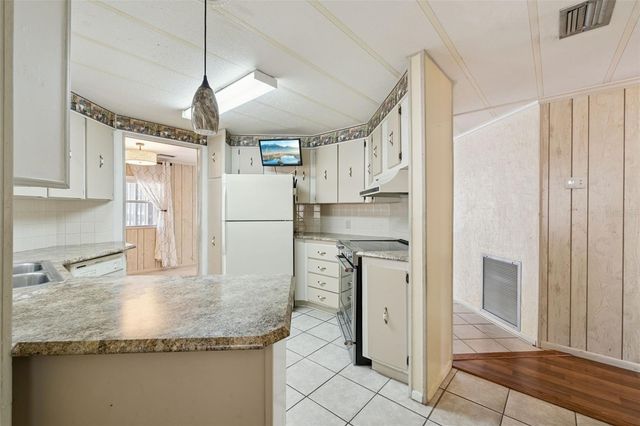 571 PINE NEEDLE COURT, Lake Mary, FL 32746