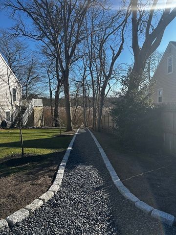 28 Seminole Dr, Yarmouth, MA 02675