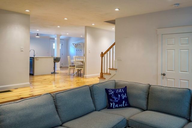 28 Seminole Dr, Yarmouth, MA 02675