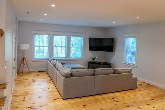 28 Seminole Dr, Yarmouth, MA 02675