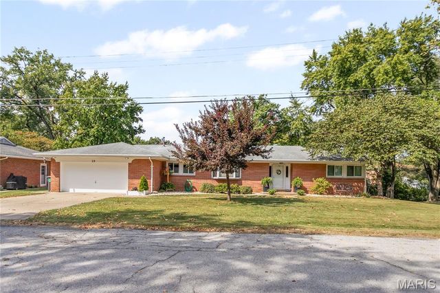 19 Baldus Drive, Fairview Heights, IL 62208