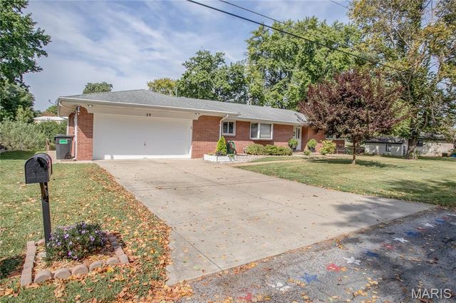 19 Baldus Drive, Fairview Heights, IL 62208