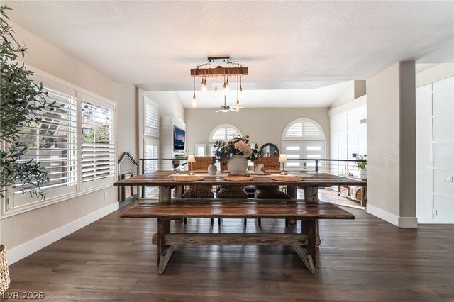 6 Oak Hollow Court, Henderson, NV 89074