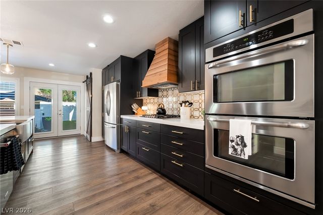 6 Oak Hollow Court, Henderson, NV 89074