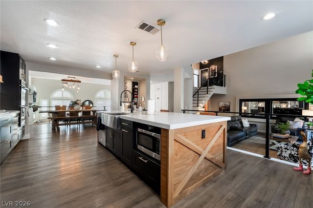 6 Oak Hollow Court, Henderson, NV 89074