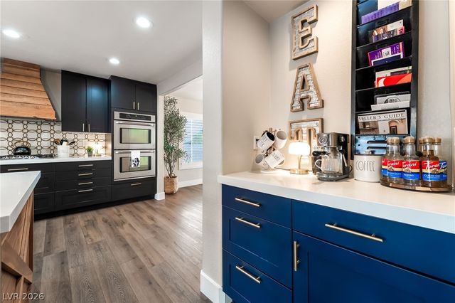 6 Oak Hollow Court, Henderson, NV 89074
