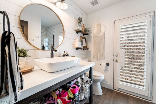 6 Oak Hollow Court, Henderson, NV 89074