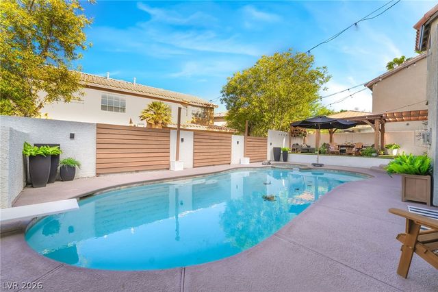 6 Oak Hollow Court, Henderson, NV 89074