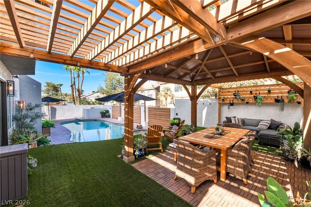 6 Oak Hollow Court, Henderson, NV 89074