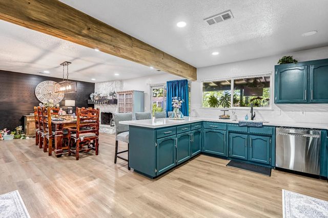 3444 W Coppola Avenue, Visalia, CA 93277