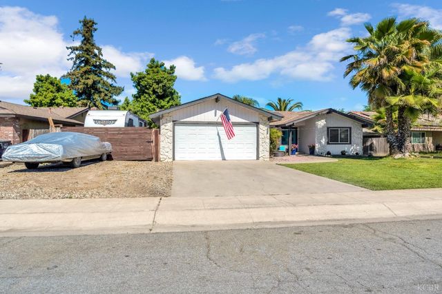 3444 W Coppola Avenue, Visalia, CA 93277