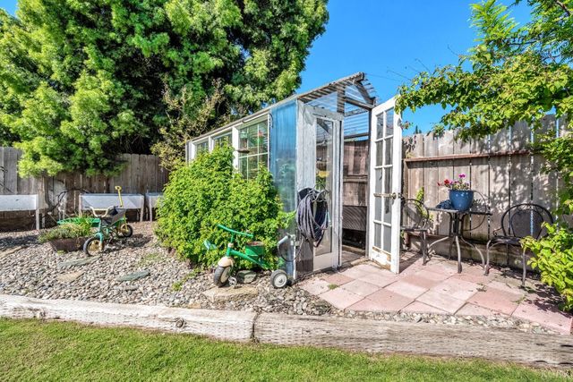 3444 W Coppola Avenue, Visalia, CA 93277