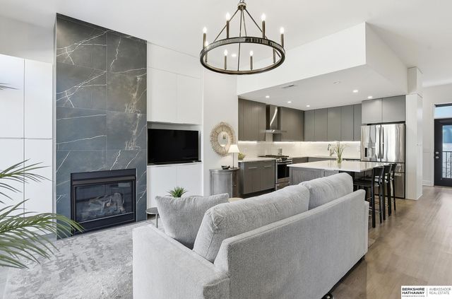 2208 S 64th Avenue, Omaha, NE 68106