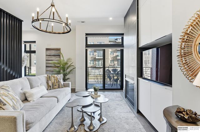 2208 S 64th Avenue, Omaha, NE 68106