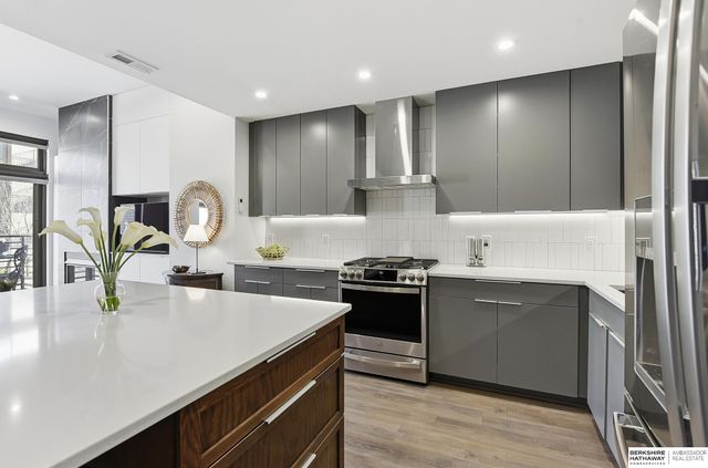 2208 S 64th Avenue, Omaha, NE 68106