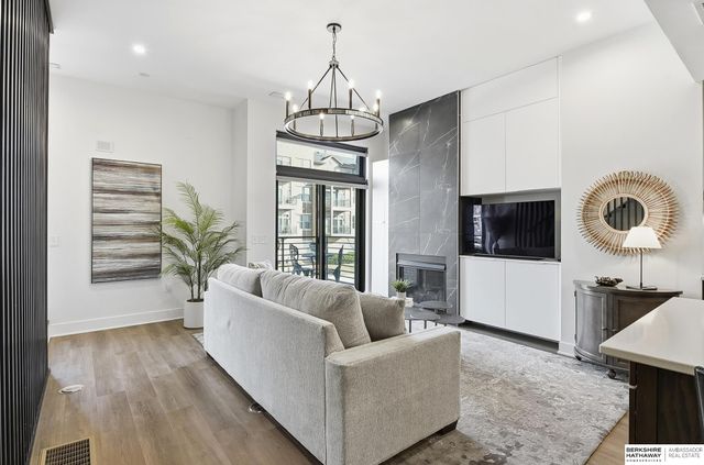 2208 S 64th Avenue, Omaha, NE 68106