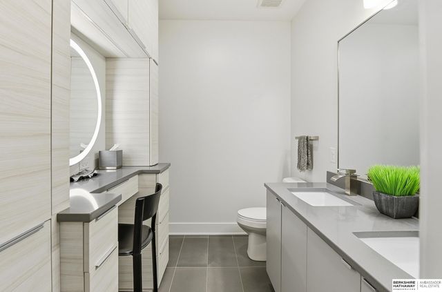 2208 S 64th Avenue, Omaha, NE 68106