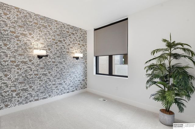 2208 S 64th Avenue, Omaha, NE 68106