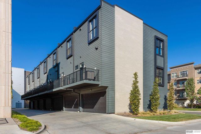 2208 S 64th Avenue, Omaha, NE 68106