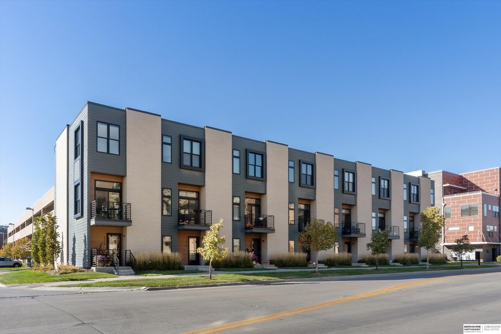 2208 S 64th Avenue, Omaha, NE 68106