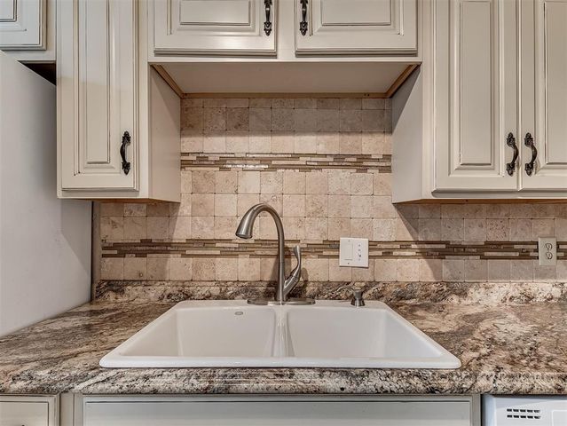 11437 N May Avenue, Oklahoma City, OK 73120