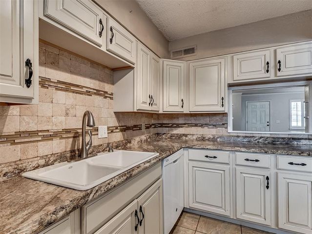 11437 N May Avenue, Oklahoma City, OK 73120