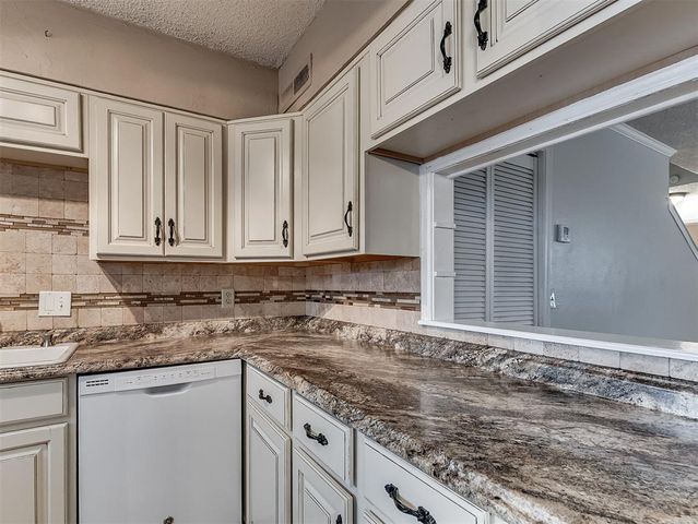 11437 N May Avenue, Oklahoma City, OK 73120