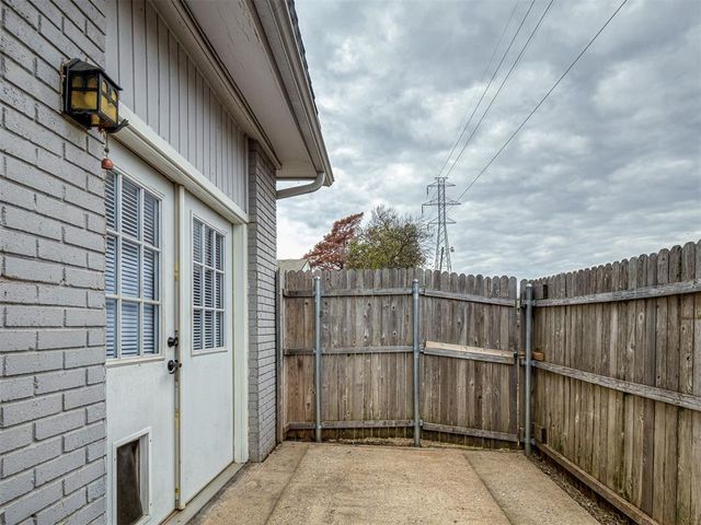 11437 N May Avenue, Oklahoma City, OK 73120