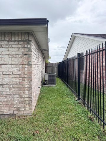 5039 Raven Ridge Drive, Houston, TX 77053