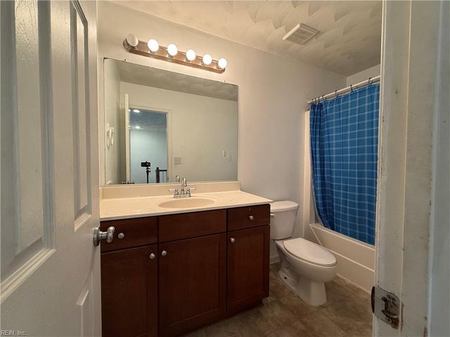1804 Mizzen LN, Virginia Beach, VA 23454