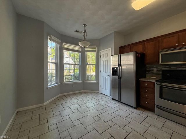 1804 Mizzen LN, Virginia Beach, VA 23454