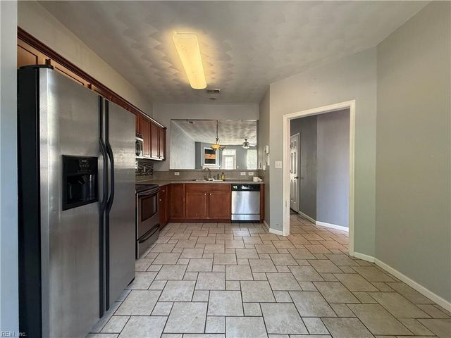 1804 Mizzen LN, Virginia Beach, VA 23454