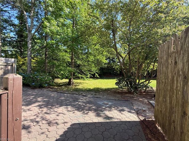 1804 Mizzen LN, Virginia Beach, VA 23454