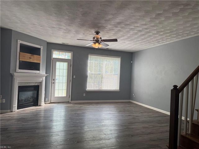 1804 Mizzen LN, Virginia Beach, VA 23454