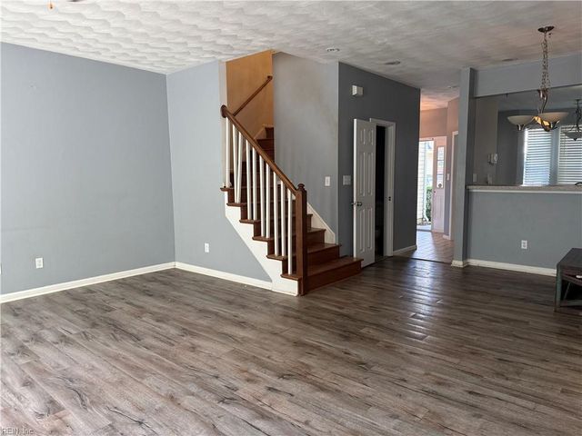 1804 Mizzen LN, Virginia Beach, VA 23454