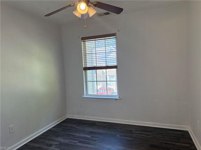 1804 Mizzen LN, Virginia Beach, VA 23454